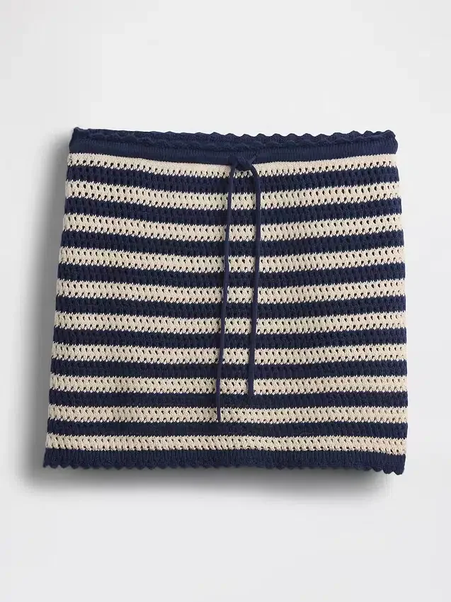 100 % bomull, heklet, lett miniskort