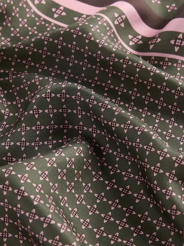 100 % silke, oversized trekantet bandana-skjerf