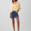 3,5" høy midje, avslappede, rette denimshorts