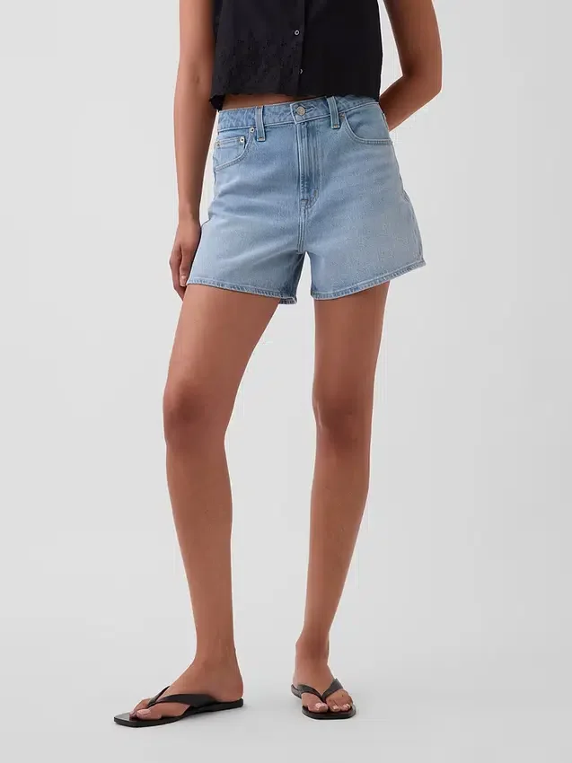 3,5" høy midje, avslappede, rette denimshorts