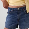 3,5" høy midje, avslappede, rette denimshorts