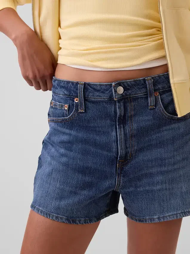 3,5" høy midje, avslappede, rette denimshorts