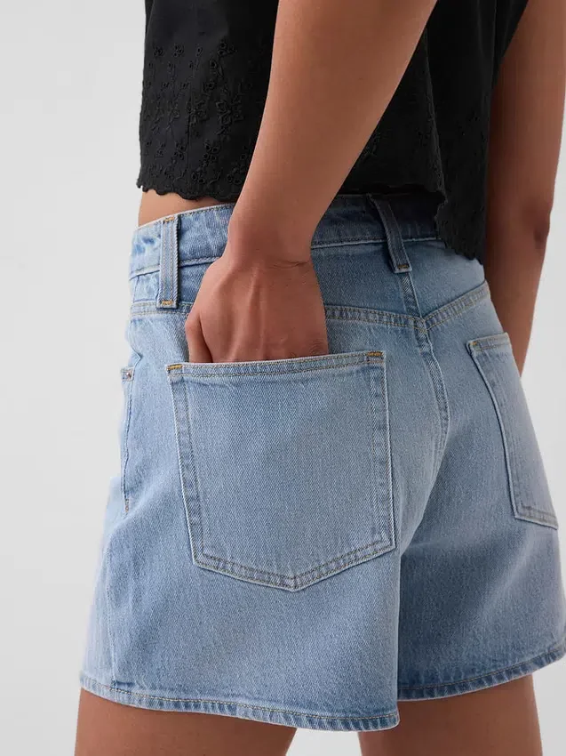 3,5" høy midje, avslappede, rette denimshorts