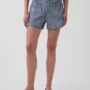 3,5" høye, avslappede, rette denimshorts i gingham-mønster
