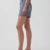 3,5" høye, avslappede, rette denimshorts i gingham-mønster