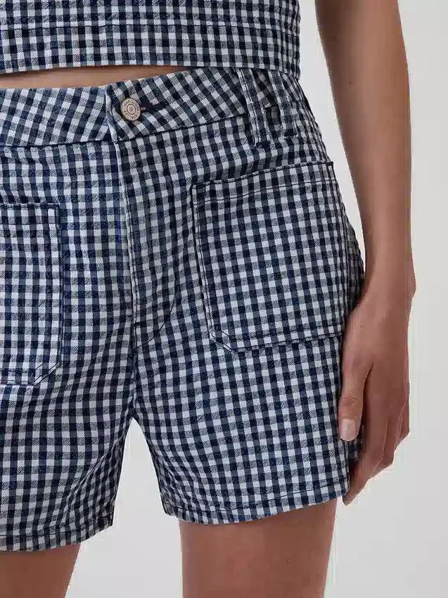 3,5" høye, avslappede, rette denimshorts i gingham-mønster