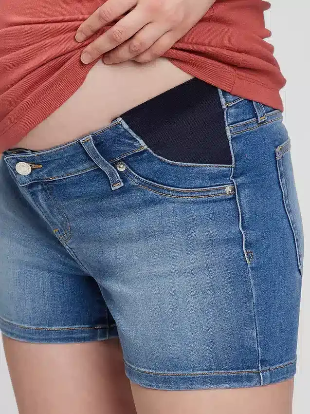 4" denimshorts med innsatt panel for mammaklær