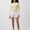 4" midje, ultramyke, avslappede Shorts med avkuttet kant