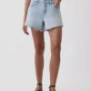 4" midje, ultramyke, avslappede Shorts med avkuttet kant