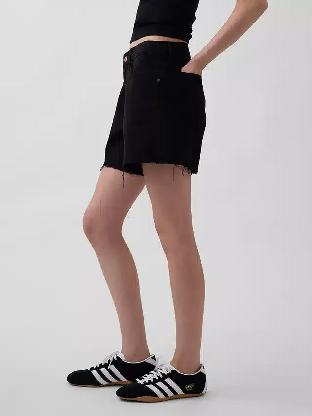 4" midje, ultramyke, avslappede Shorts med avkuttet kant