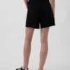 4" midje, ultramyke, avslappede Shorts med avkuttet kant