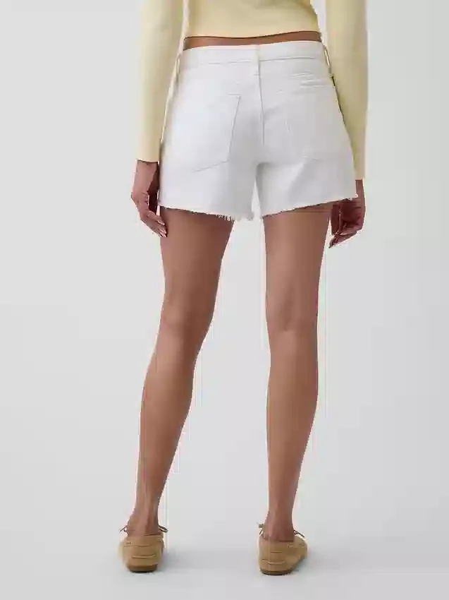 4" midje, ultramyke, avslappede Shorts med avkuttet kant