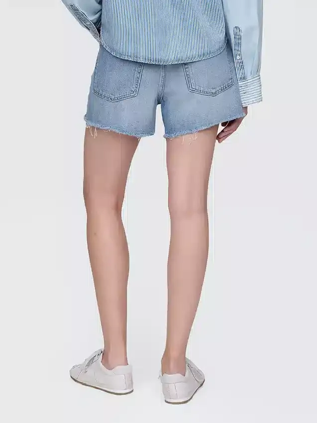 4" midje, ultramyke, avslappede Shorts med avkuttet kant