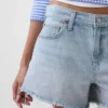 4" midje, ultramyke, avslappede Shorts med avkuttet kant