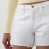 4" midje, ultramyke, avslappede Shorts med avkuttet kant