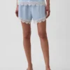 4" Shorts i linblanding med midjehøyde og blonderkant