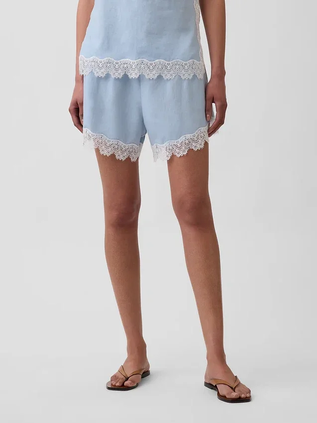 4" Shorts i linblanding med midjehøyde og blonderkant
