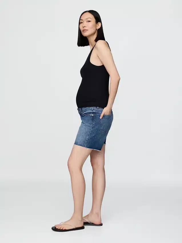 7" Mammaklær-shorts i denim med hel front