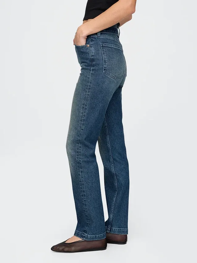 90-talls-inspirerte, slanke, rette jeans med høy midje og belte