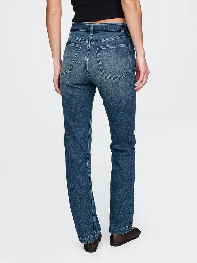 90-talls-inspirerte, slanke, rette jeans med høy midje og belte