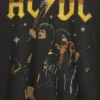 AC/DC T-skjorte med grafisk trykk i avslappet passform