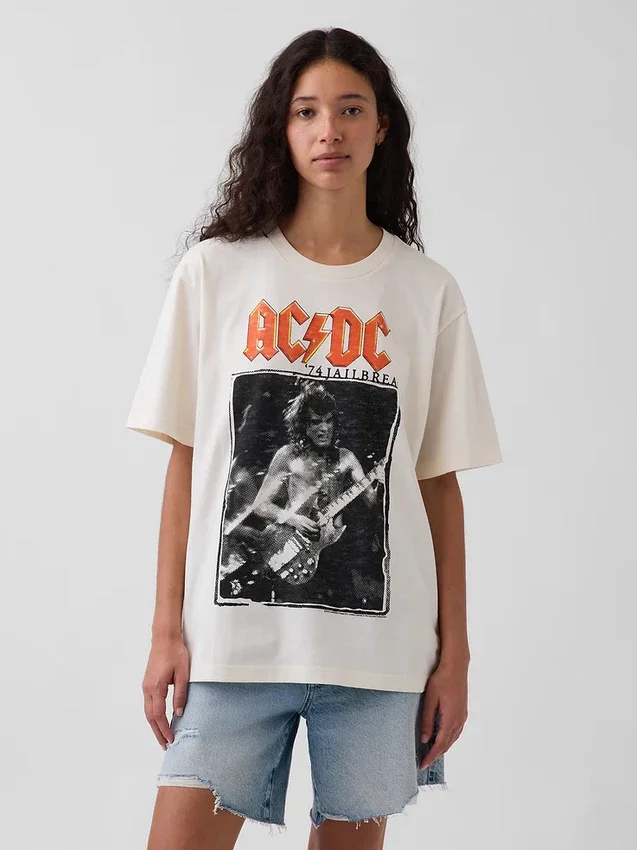 AC/DC T-skjorte med grafisk trykk i avslappet passform