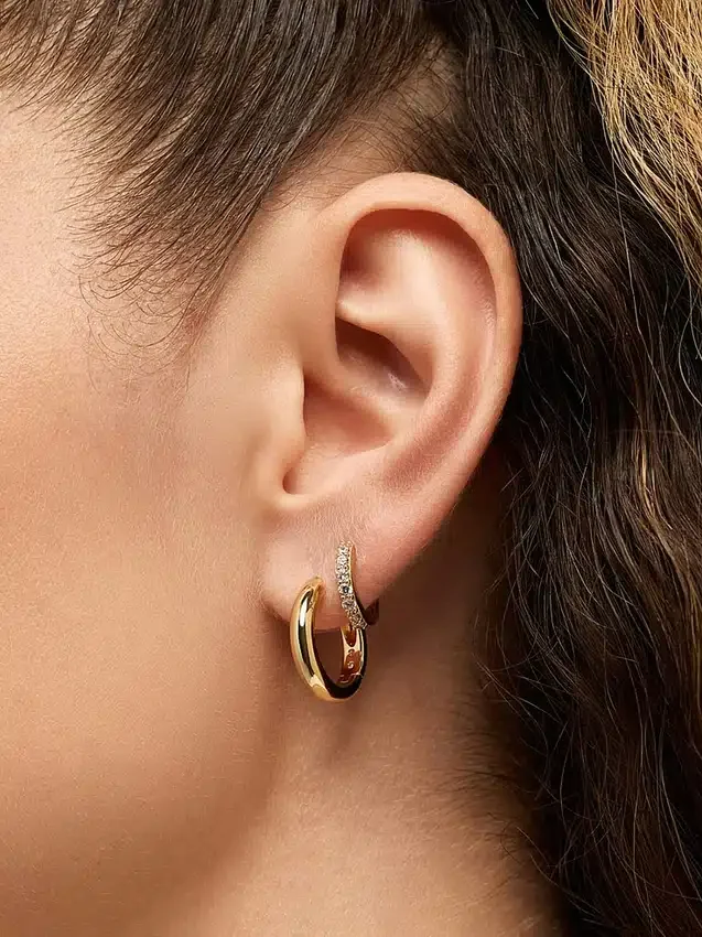 Ana Luisa Giulia mellomstore hoop-øreringer