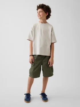 Avslappede, enkle cargoshorts for barn