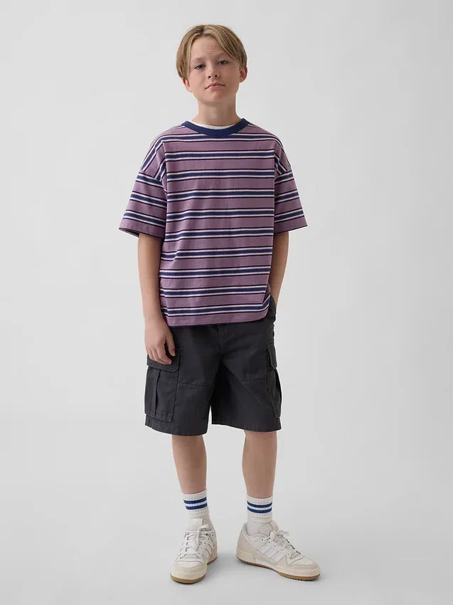 Avslappede, enkle cargoshorts for barn