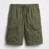 Avslappede, enkle cargoshorts for barn