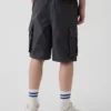 Avslappede, enkle cargoshorts for barn