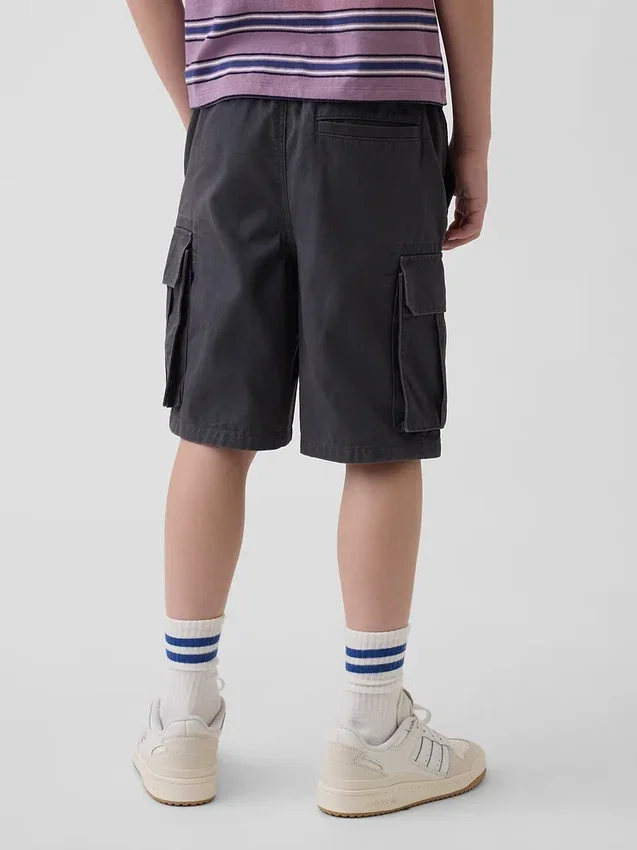 Avslappede, enkle cargoshorts for barn