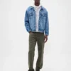Avslappede, rette jeans