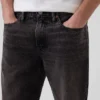 Avslappede, rette jeans