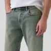 Avslappede, rette jeans