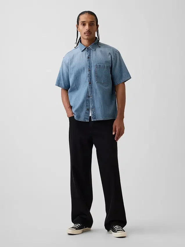 Avslappet denimskjorte