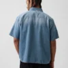 Avslappet denimskjorte