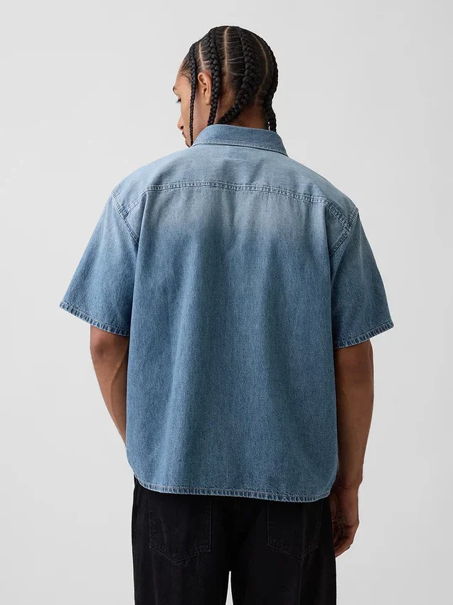 Avslappet denimskjorte
