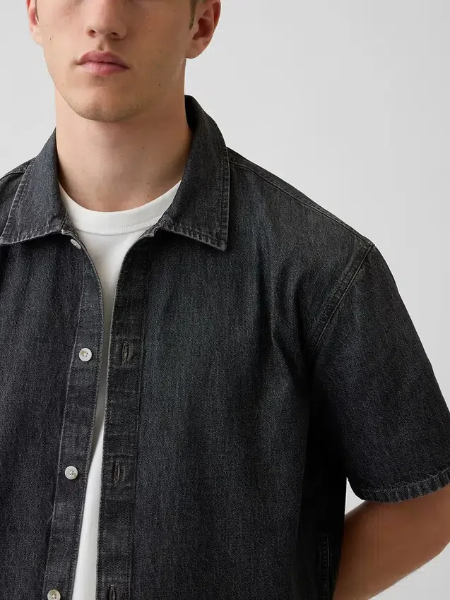 Avslappet denimskjorte