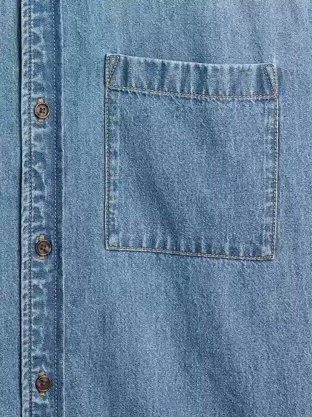 Avslappet denimskjorte