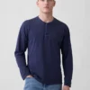 Avslappet Henley-T-skjorte