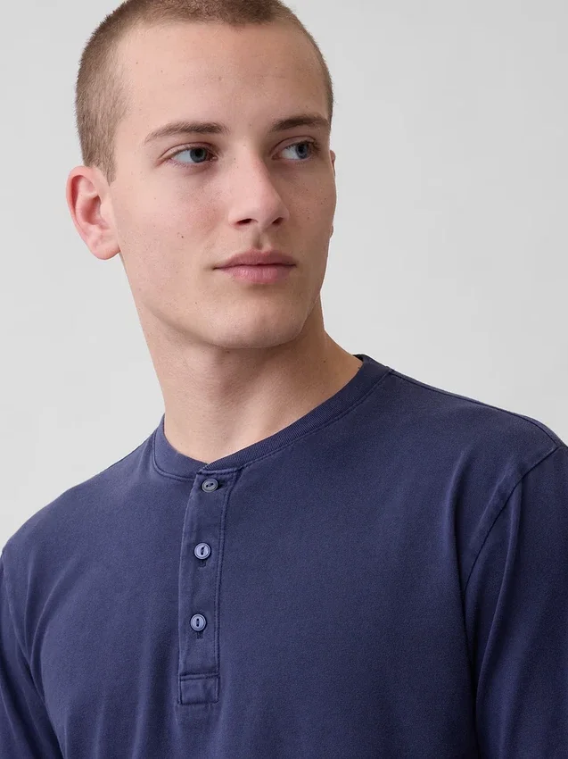 Avslappet Henley-T-skjorte