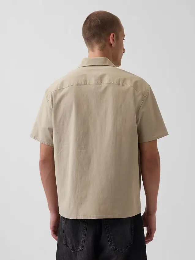 Avslappet utility-skjorte med rett kant