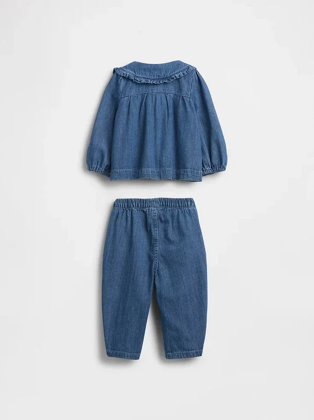 Baby-antrekk i blomstret denim
