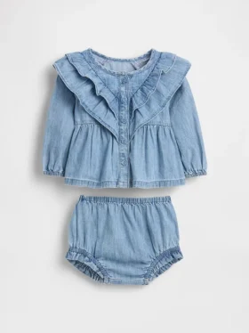 Baby-antrekk i denim med volanger