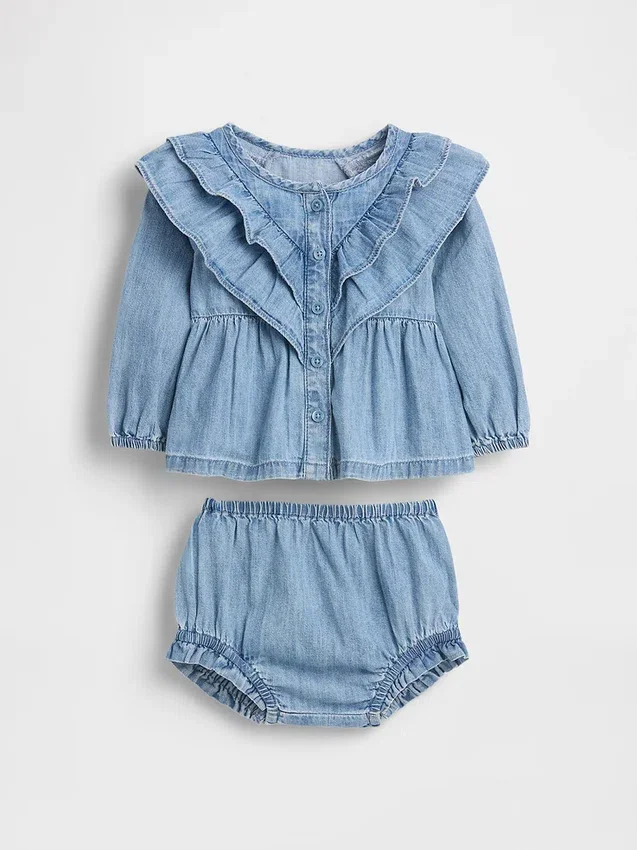 Baby-antrekk i denim med volanger