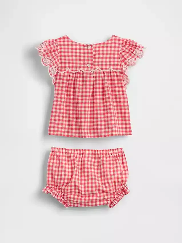 Baby-antrekk i gingham med hullmønster
