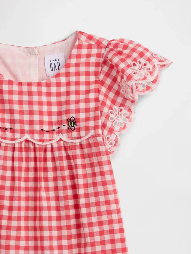 Baby-antrekk i gingham med hullmønster
