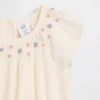 Baby-body med smock og blomstermønster
