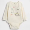 Baby First Favorites body i økologisk bomull med NYC-logo på lommen